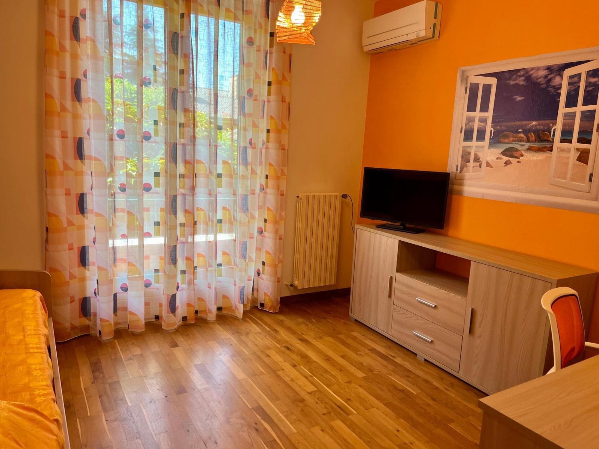 Lukas Home Con Il Cuore Appartamento 3 Camere Al Piano Terra E Appartamento 1 Camera In Taverna Merone Exterior photo